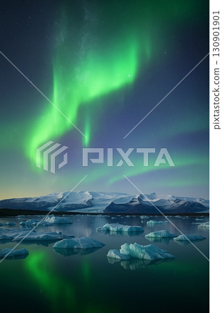 冰島冰川上空的極光 130901901