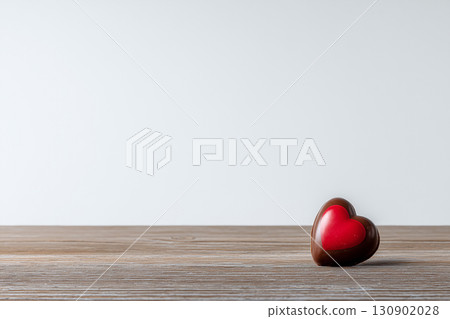 心型巧克力,簡單傳達你的心意 | 愛情訊息視覺效果,凸顯留白 心型巧克力,簡單傳達你的心意 | 愛情訊息視覺效果,凸顯留白 130902028