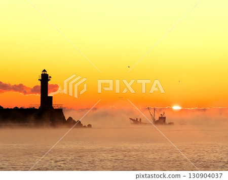 Lighthouse at Shibetsu Fishing Port, Hokkaido, and the departure of the storm Lighthouse at Shibetsu Fishing Port, Hokkaido, and the departure of the storm 130904037