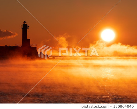 北海道士別漁港的燈塔與風暴的離去 北海道士別漁港的燈塔與風暴的離去 130904040