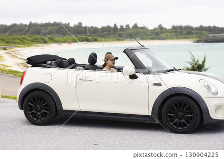 開車的可愛女人 130904225