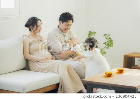 家庭的客廳 130904423