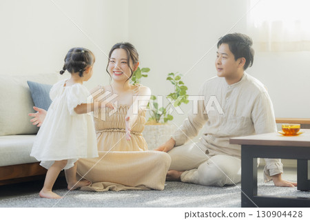 家庭的客廳 130904428