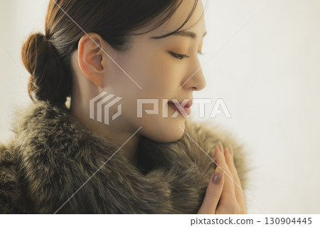 穿皮草的女人 穿皮草的女人 130904445