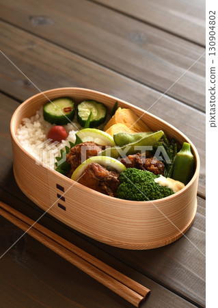 Fried chicken bento (bentwood lunch box) Fried chicken bento (bentwood lunch box) 130904802