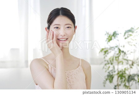 女性美容保養相機在家看 130905134