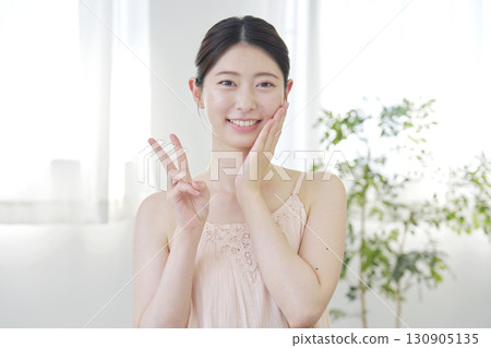 女性美容護膚和平標誌在家 130905135