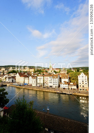 從林登霍夫山上欣賞蘇黎世城市景觀的壯麗景色,歷史與自然在此融為一體 從林登霍夫山上欣賞蘇黎世城市景觀的壯麗景色,歷史與自然在此融為一體 130906286