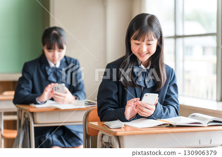 在學校課堂上使用智慧型手機進行線上授課的小學、初中和高中學生（ICT教育） 130906379