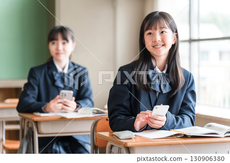 在學校課堂上使用智慧型手機進行線上授課的小學、初中和高中學生（ICT教育） 130906380