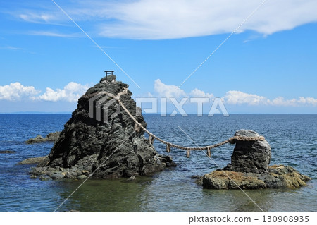 Couple rock 130908935