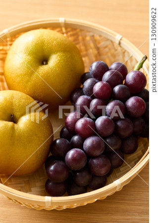 籃子裡的葡萄和梨 130909622