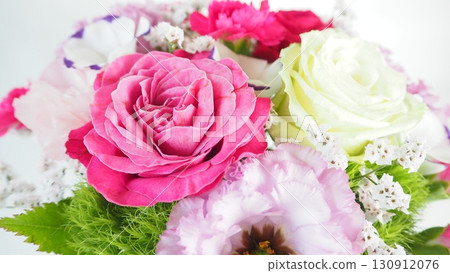 插在花瓶裡的花 130912076