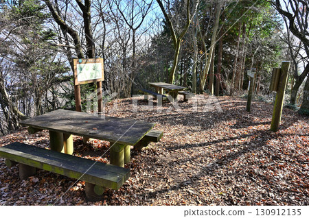 Tanzawa Sagami Alps Mount Kumakoya Mountain Rest Area at the Summit Tanzawa Sagami Alps Mount Kumakoya Mountain Rest Area at the Summit 130912135