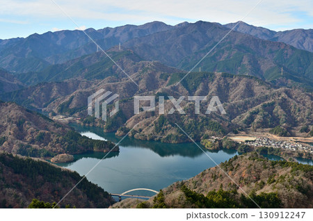View from the observation deck at the summit of Mount Takatori in Tanzawa: the Tanzawa Mountains and Lake Miyagase View from the observation deck at the summit of Mount Takatori in Tanzawa: the Tanzawa Mountains and Lake Miyagase 130912247