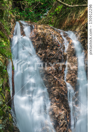 A famous spot in Kitakomatsu, Otsu City: Youbai Falls (Metaki), Shiga Prefecture 130912296