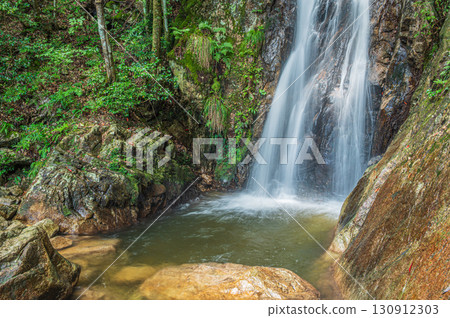A famous spot in Kitakomatsu, Otsu City: Youbai Falls (Metaki), Shiga Prefecture 130912303