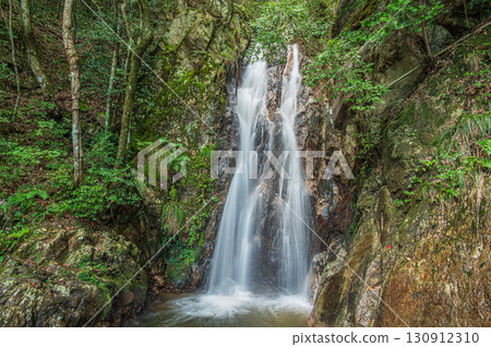 A famous spot in Kitakomatsu, Otsu City: Youbai Falls (Metaki), Shiga Prefecture A famous spot in Kitakomatsu, Otsu City: Youbai Falls (Metaki), Shiga Prefecture 130912310