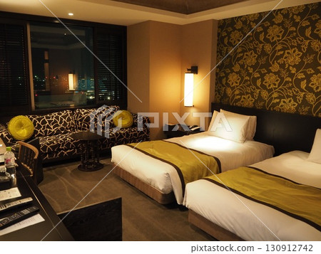 時尚的飯店房間 130912742