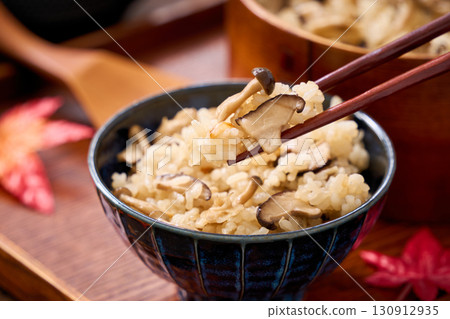 蘑菇飯 | 用姬菇、香菇、舞茸和金針菇煮的米飯 130912935