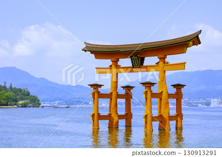 The large torii gate of Itsukushima Shrine, one of the Three Most Scenic Spots of Japan (Miyajimacho, Hatsukaichi City, Hiroshima Prefecture) The large torii gate of Itsukushima Shrine, one of the Three Most Scenic Spots of Japan (Miyajimacho, Hatsukaichi City, Hiroshima Prefecture) 130913291