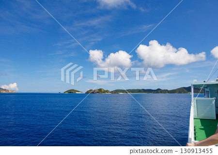 可以看到阿嘉島、座間味島、無人島嘉比島和阿根敷島。沖繩縣島尻郡慶良間諸島。登上皇后座間味3號。 130913455