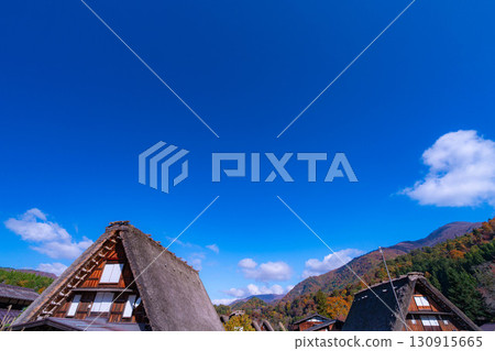 [World Heritage Site] Shirakawa-go in full autumn color [Gifu Prefecture] 130915665