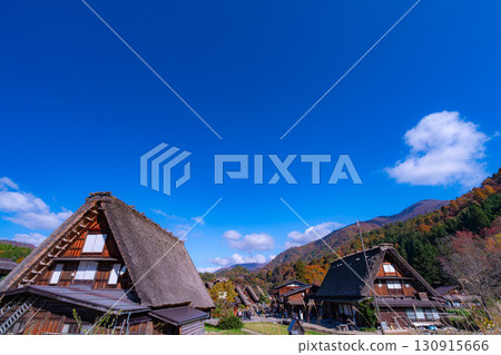 [World Heritage Site] Shirakawa-go in full autumn color [Gifu Prefecture] 130915666