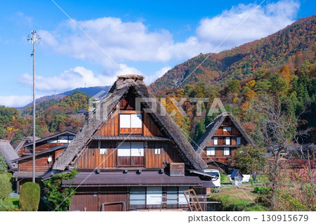 [World Heritage Site] Shirakawa-go in full autumn color [Gifu Prefecture] 130915679