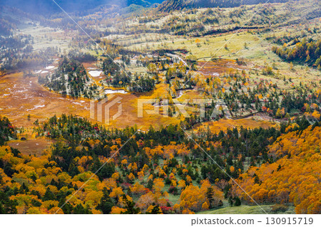 (Gunma Prefecture) Yoshigahira Marsh in autumn foliage, seen from Shibu Pass, the highest point on the national highway in Japan (Gunma Prefecture) Yoshigahira Marsh in autumn foliage, seen from Shibu Pass, the highest point on the national highway in Japan 130915719