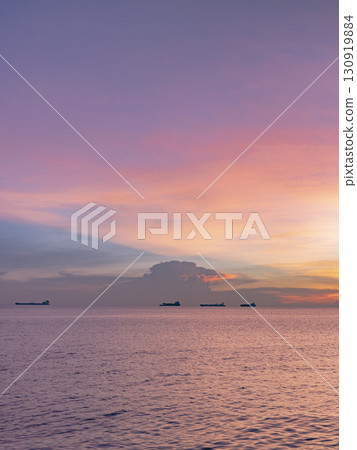 美麗的大海和日落 美麗的大海和日落 130919884