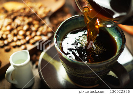 Hot coffee/Coffee poured into a coffee cup 130922836