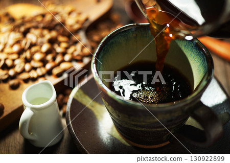 Hot coffee/Coffee poured into a coffee cup Hot coffee/Coffee poured into a coffee cup 130922899