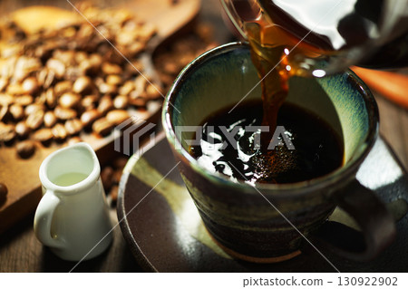 Hot coffee/Coffee poured into a coffee cup Hot coffee/Coffee poured into a coffee cup 130922902