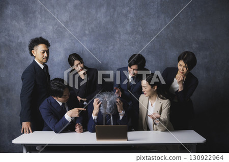 看電腦的人 130922964