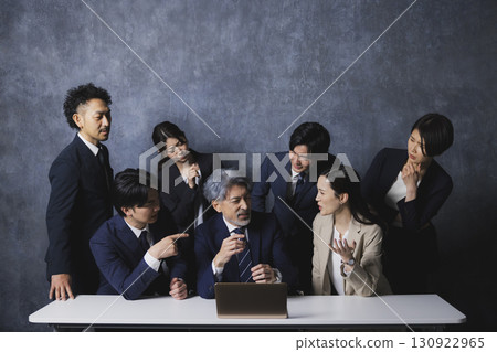 看電腦的人 130922965