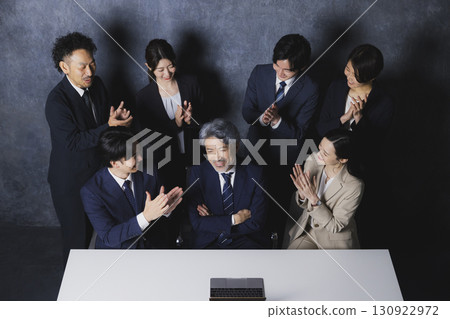 看電腦的人 130922972