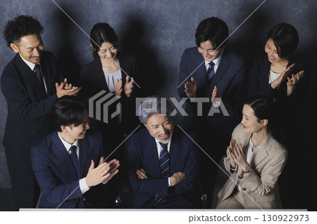 看電腦的人 130922973