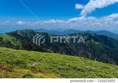 [Japan's 100 Famous Mountains] Mount Tsurugi: Midsummer view from the summit 1, Miyoshi City, Tokushima Prefecture 130923005
