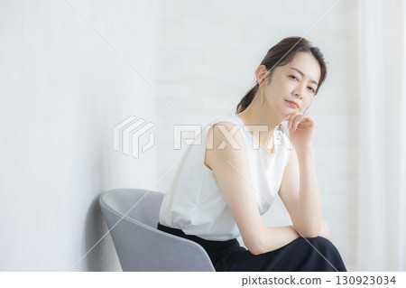 年輕女性的美麗形象 130923034