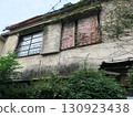 Apartment in ruins 130923438