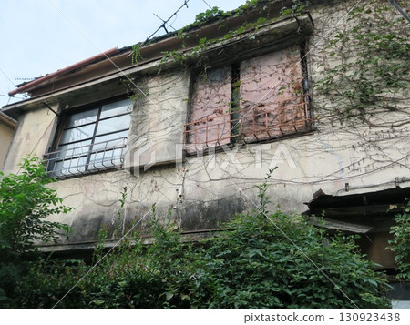 Apartment in ruins Apartment in ruins 130923438