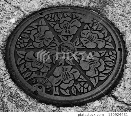 Monochrome manhole cover in Oga City, Akita Prefecture Monochrome manhole cover in Oga City, Akita Prefecture 130924481