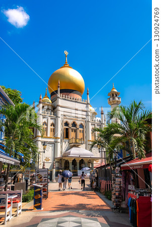 新加坡蘇丹回教堂與藍天相映成趣 130924769