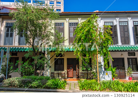 新加坡翡翠山，兩旁是土生華人風格的建築 130925114