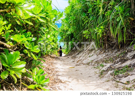 Miyakojima Sunayama Beach and the emerald green sea 130925198
