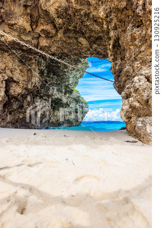 宮古島砂山沙灘和翠綠的大海 130925216