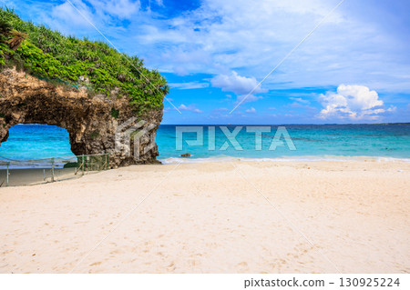 Miyakojima Sunayama Beach and the emerald green sea 130925224