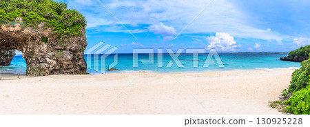 Miyakojima Sunayama Beach and the emerald green sea Miyakojima Sunayama Beach and the emerald green sea 130925228