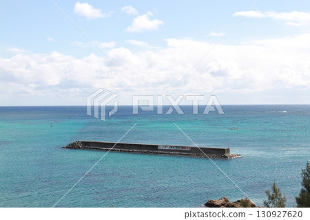 The sea of Ginoza Village, Kunigami County, Okinawa Prefecture 130927620